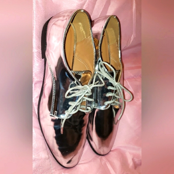 QUPID SHINING SILVER DRESS SHOES SIZE 10 - Picture 2 of 5